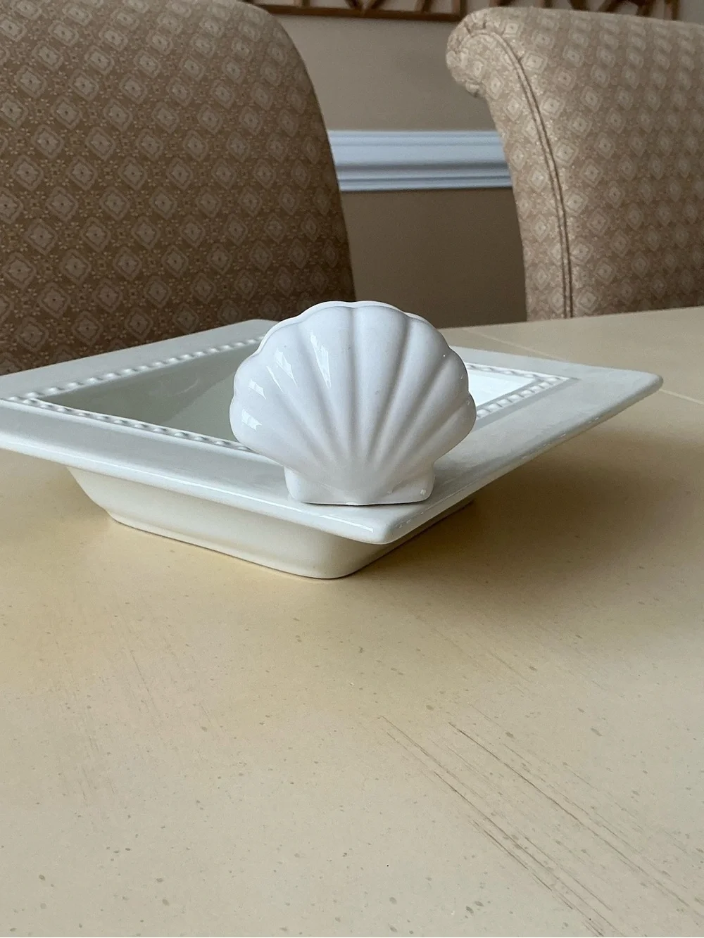 White Seashell Place Card Holder Platter Decoration  🐚